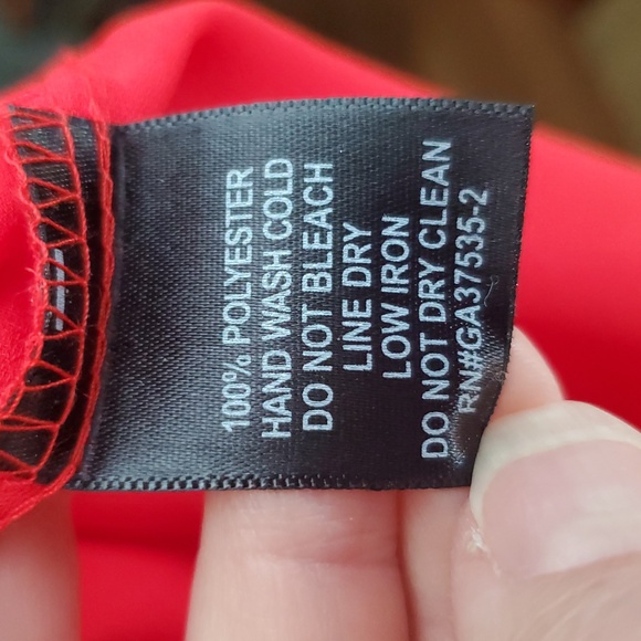 Monteau Red Lightweight Tab Sleeve Vneck Long Sleeve Blouse Size Large - Picture 6 of 7